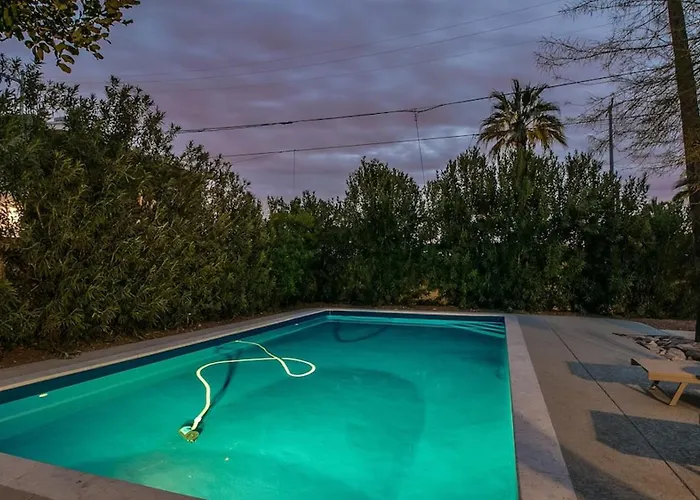 Holiday home Mid-century Modern Wbackyard Oasis Putting Phoenix